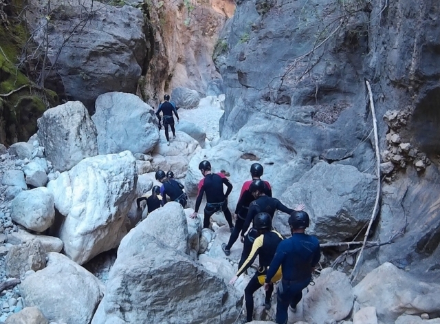 Caminando hacia el cauce